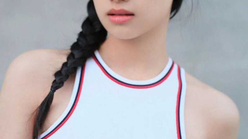 张婧仪周也意外成焦点：同类型小花因名牌风波被舆论捆绑比较